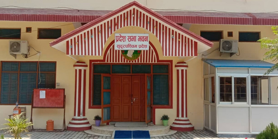 लुम्बिनीको ‘अनुगमन’ को लागि हिँडेको सांसदको टोली लुम्बिनी टेक्दै नटेकी नैनी तालमा मस्ती गर्दै !